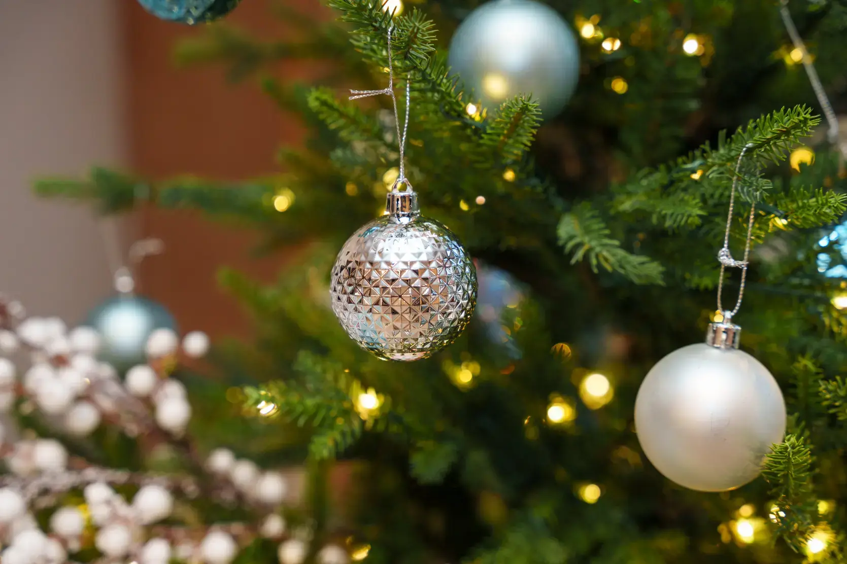 christmas tree with lights and ornaments